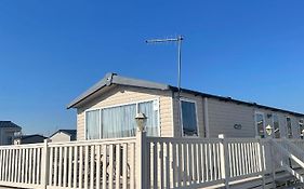 Delightful 6 Berth Holiday Home With Decking Area