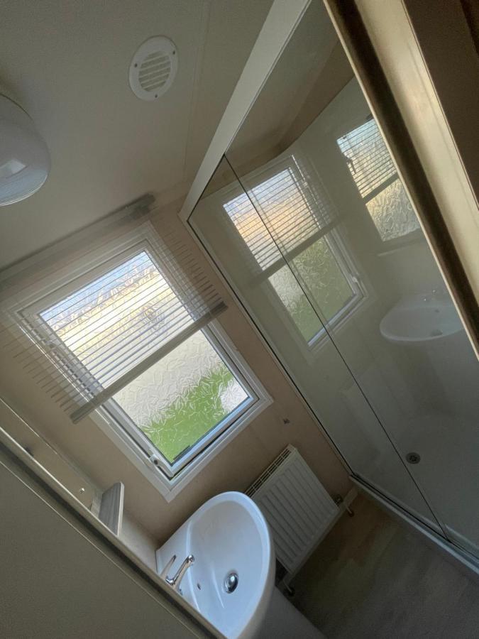 Delightful 6 Berth Holiday Home With Decking Area Chichester Exterior photo