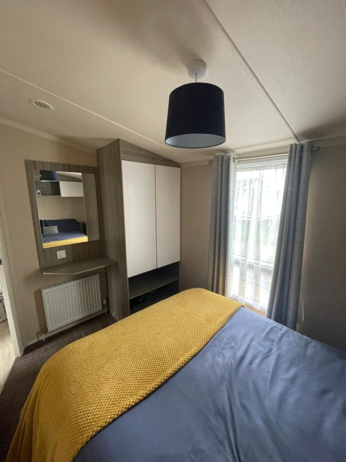 Delightful 6 Berth Holiday Home With Decking Area Chichester Exterior photo