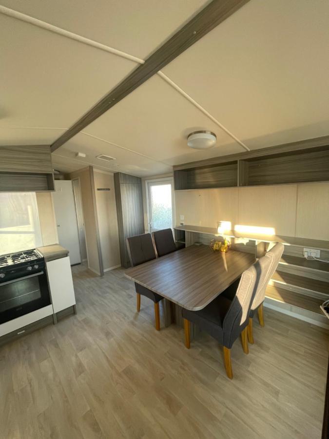 Delightful 6 Berth Holiday Home With Decking Area Chichester Exterior photo