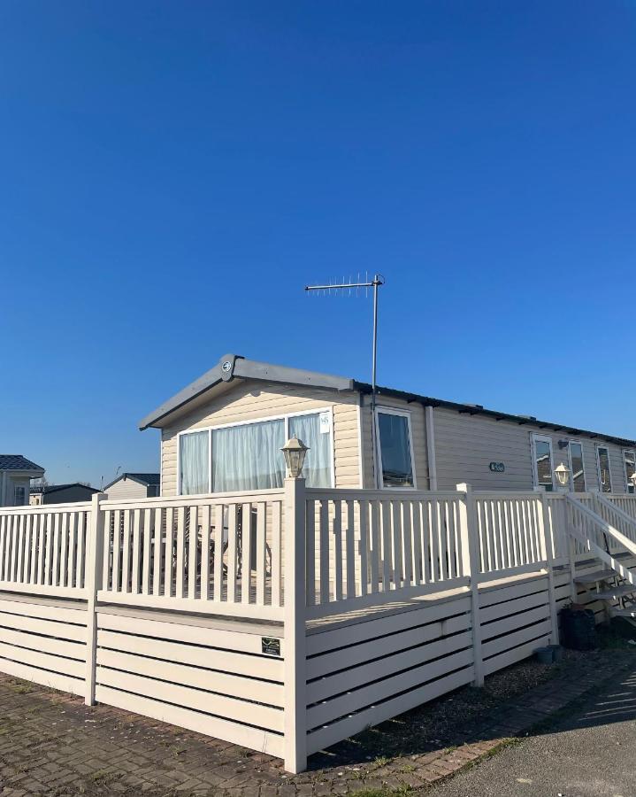 Delightful 6 Berth Holiday Home With Decking Area Chichester Exterior photo